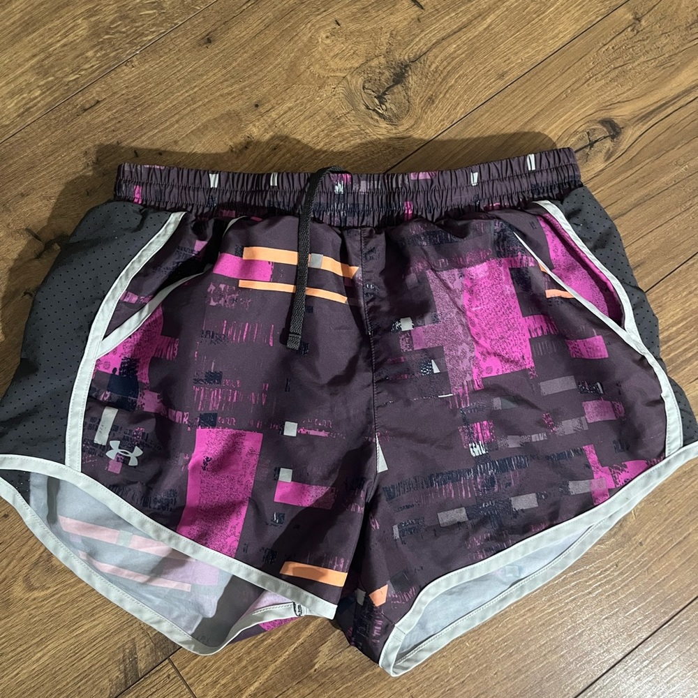 UNDER ARMOUR athletic shorts